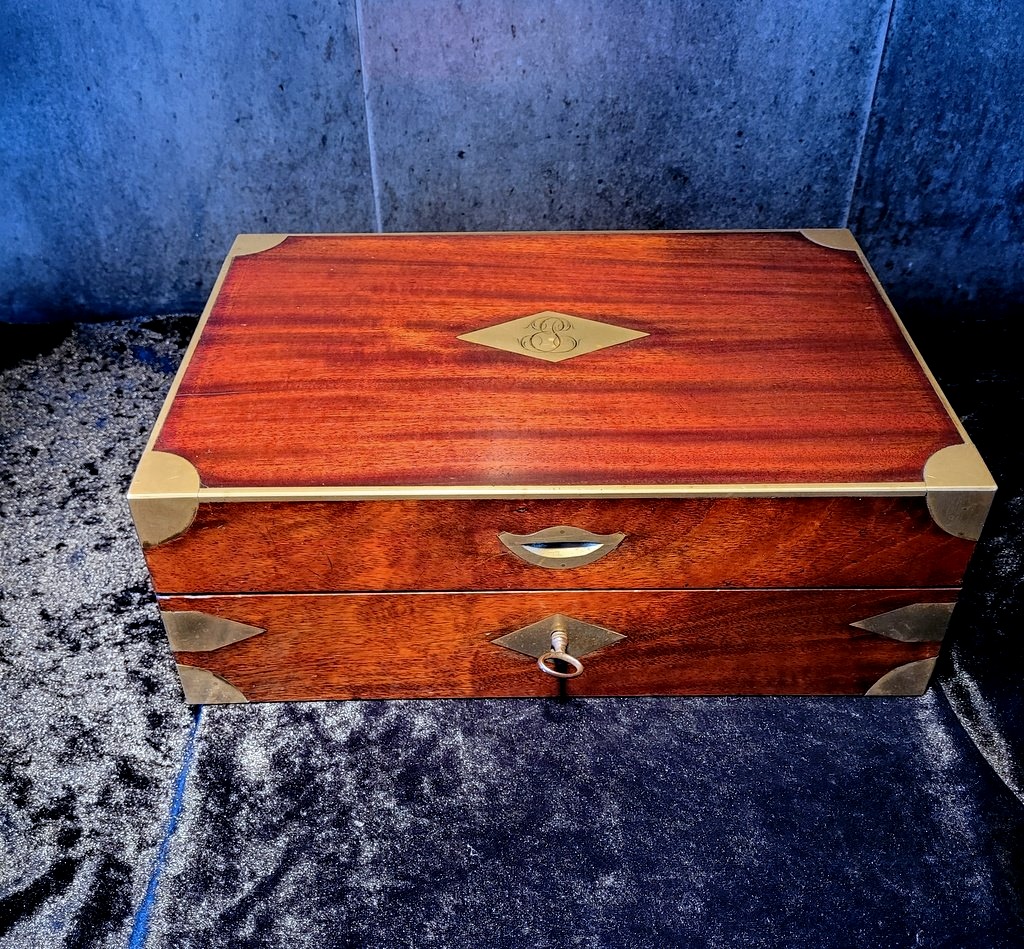  Coffret de Toilette&nbsp;d'origine Marine du XIXe si&egrave;cle  d'&eacute;poque Restauration .