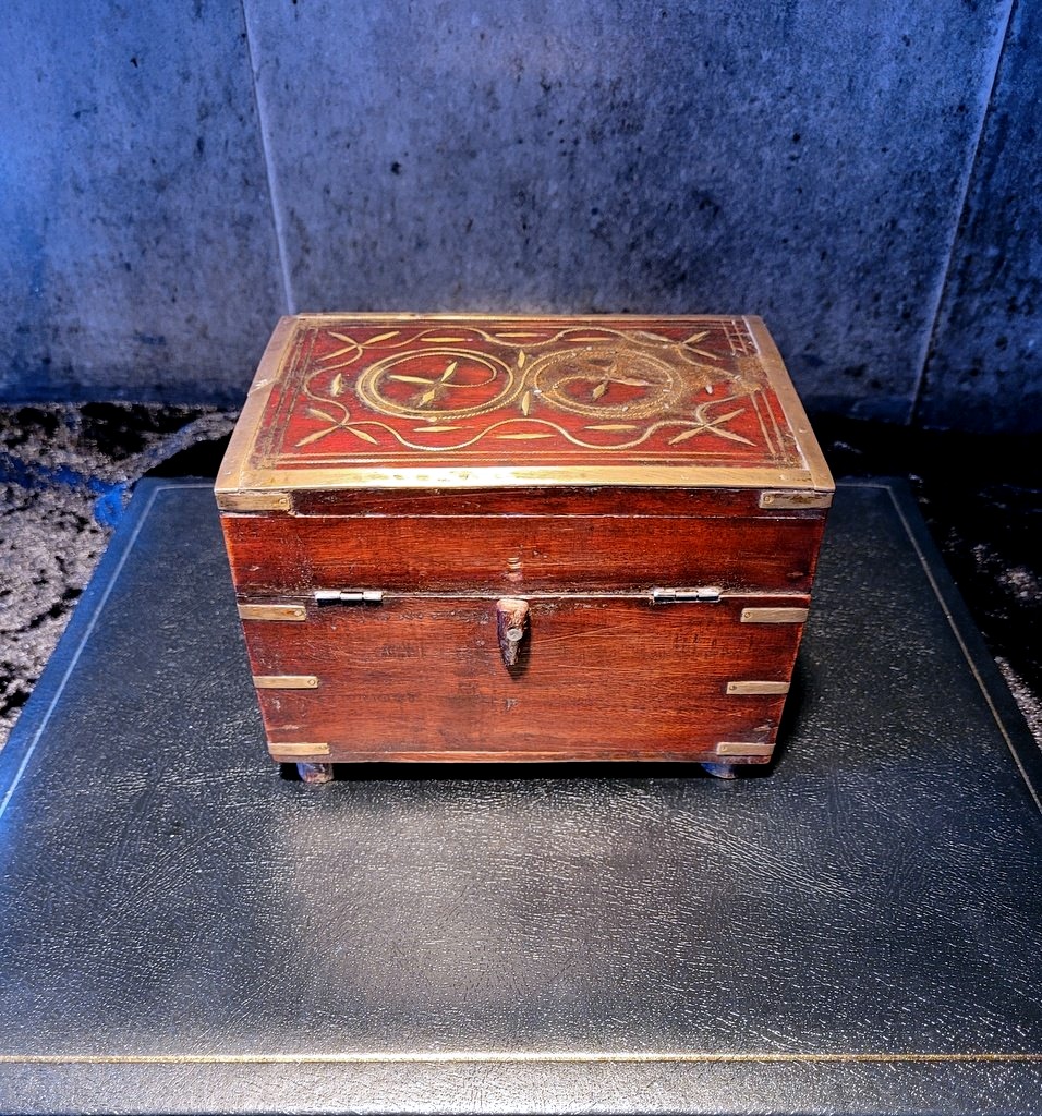 An 18th-century Perfume Cabinet Of Maritime Origin. -photo-3