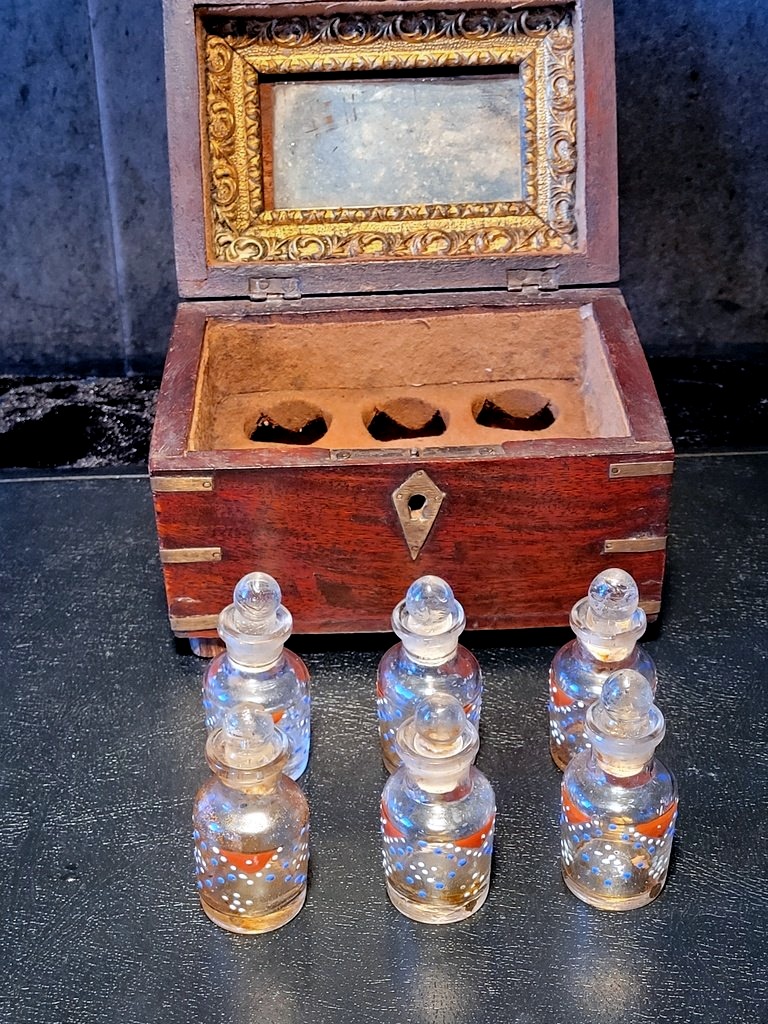 An 18th-century Perfume Cabinet Of Maritime Origin. -photo-3