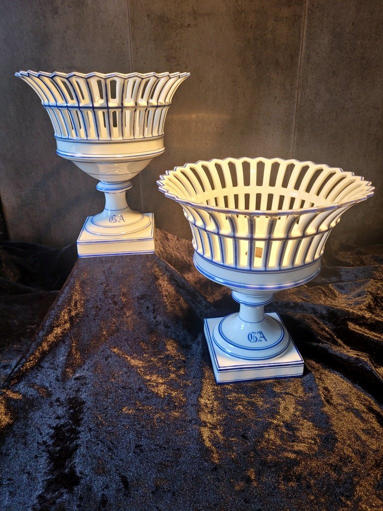 Paire de Coupes ajourées en Porcelaine de Paris d'époque Louis Philippe - 1830