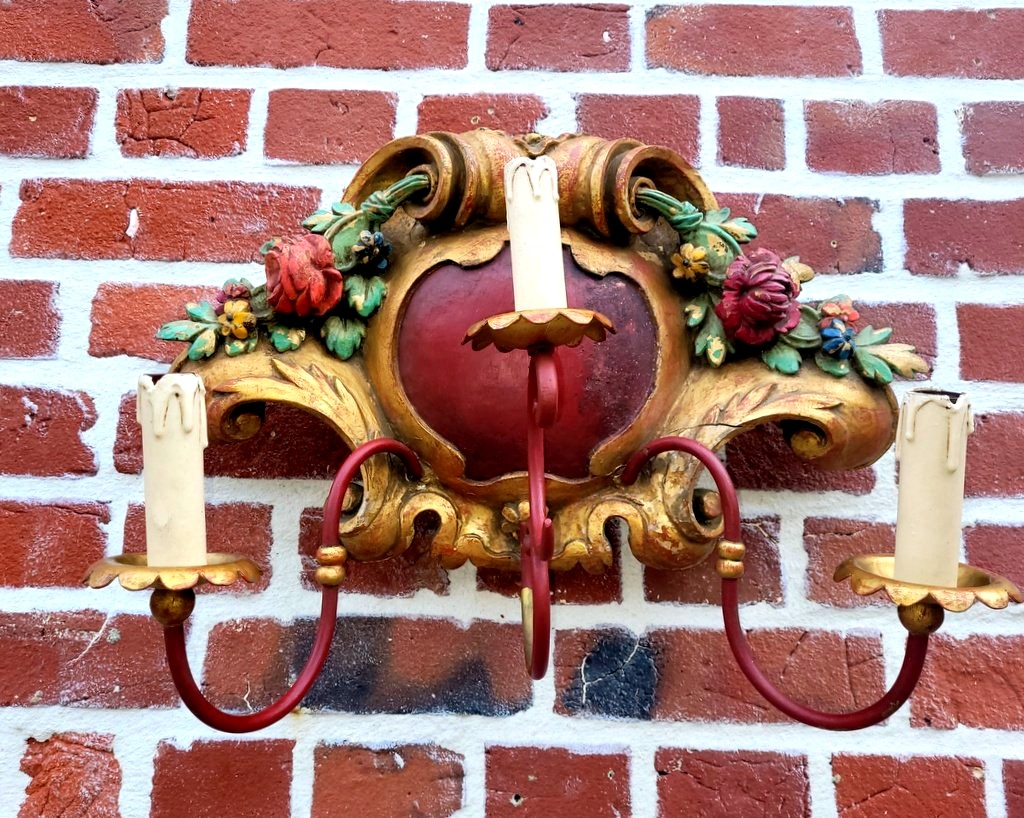 Applique en bois sculpt&eacute; Polychrome 