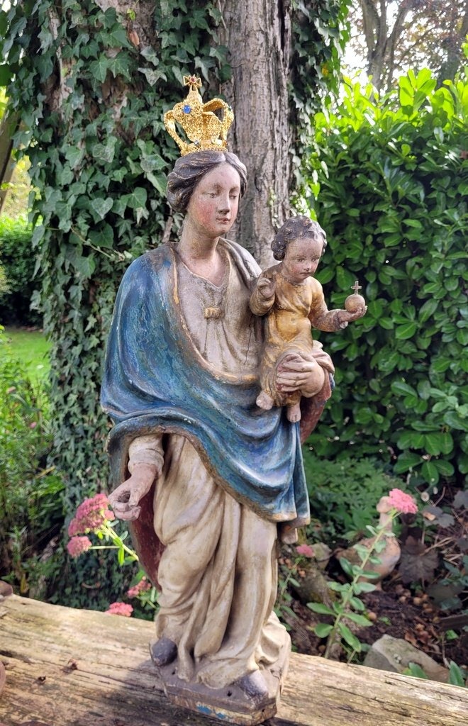 Grande "Vierge à l'enfant " en bois sculpté polychrome - Epoque Fin XVIIIe Début XIXe Siècle