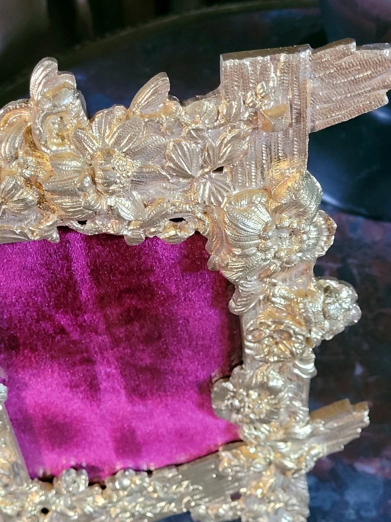  Cadre d'Epoque " Art Nouveau " en Bronze dor&eacute; &agrave; d&eacute;cors floraux-photo-3