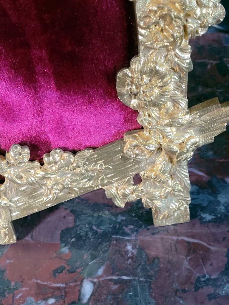  Cadre d'Epoque " Art Nouveau " en Bronze dor&eacute; &agrave; d&eacute;cors floraux-photo-1