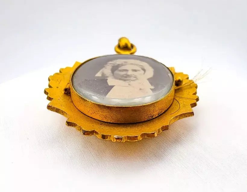 Pendentif M&eacute;daillon avec Miniature peinte sur &eacute;mail - XIXe Si&egrave;cle -photo-3