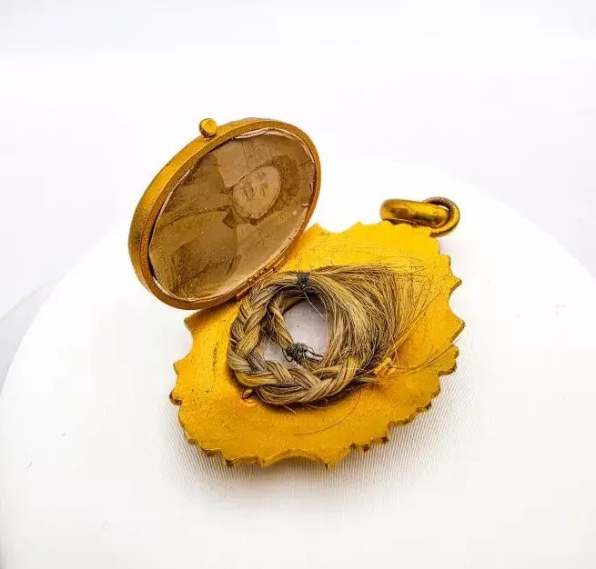 Pendentif M&eacute;daillon avec Miniature peinte sur &eacute;mail - XIXe Si&egrave;cle -photo-4
