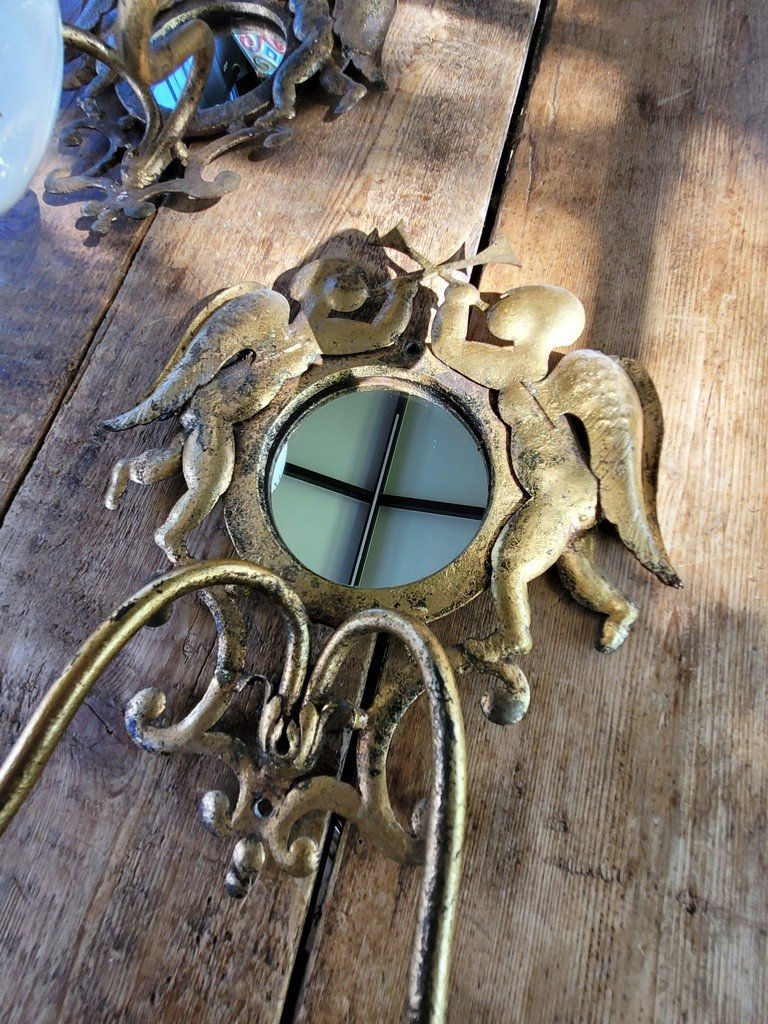 Paire d&#039;Appliques en Miroir avec Angelots &agrave; La Trompette en Fer Dor&eacute; .-photo-2