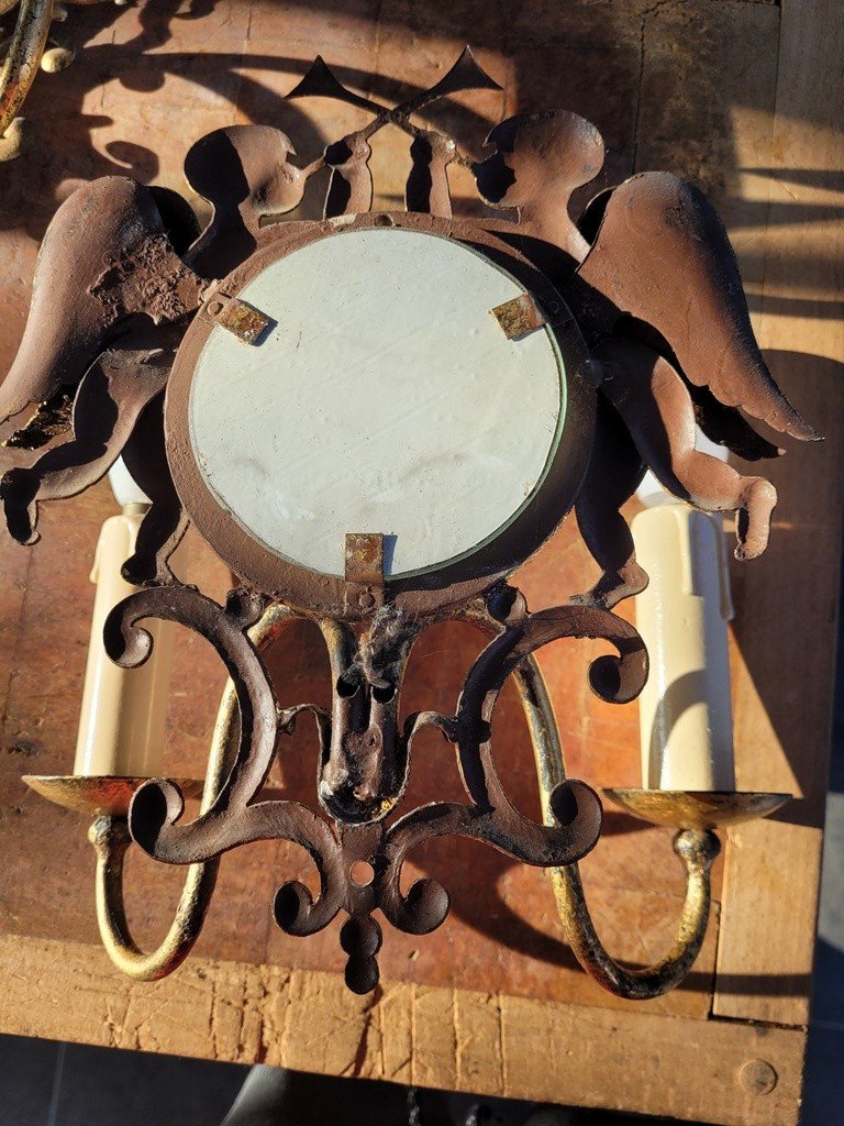 Paire d&#039;Appliques en Miroir avec Angelots &agrave; La Trompette en Fer Dor&eacute; .-photo-2
