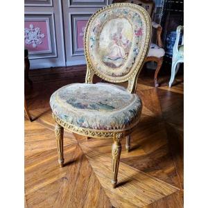 Chaise en bois sculpt&eacute; et dor&eacute;  &agrave; dossier m&eacute;daillon et Tapisserie - Epoque Louis XVI 
