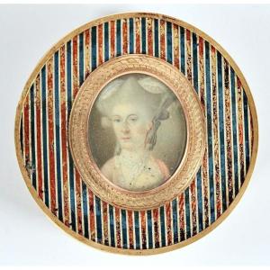 Snuffbox Decorated With A Miniature "portrait Of An Elegant Lady" In Tortoiseshell & Gold - 18th Century 