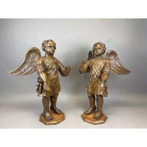 Large Pair Of Winged Angels In Carved Wood - Late 18th Century