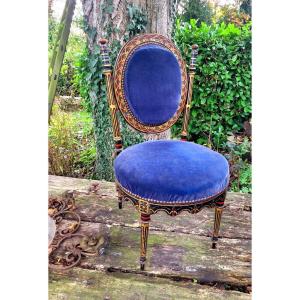 Chaise d'apparat  à dossier médaillon à décor polychrome et or - XIXe Siècle