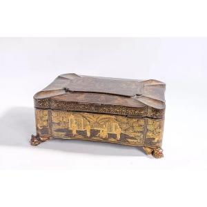 Boîte à Ouvrages en bois Laqué noir - Décors dorés - Chine Canton du XIXe Siècle