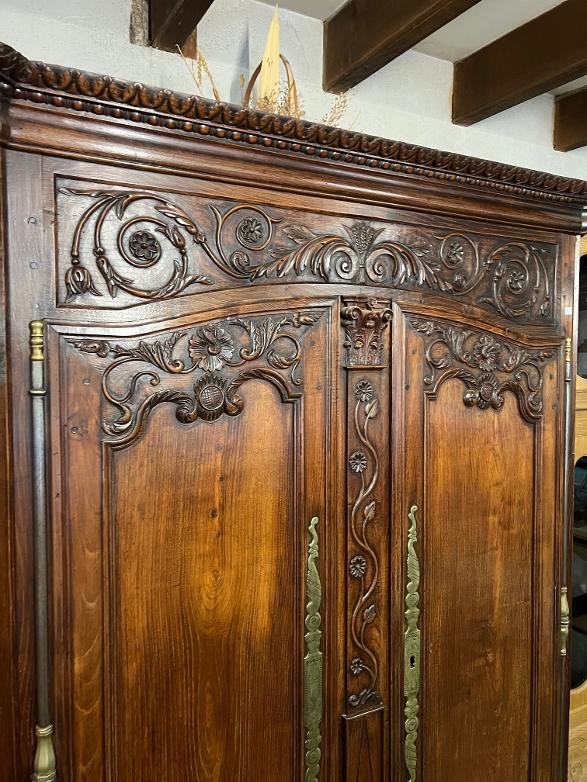 Chestnut Carved Cabinet In The Rostrenen Region-photo-3