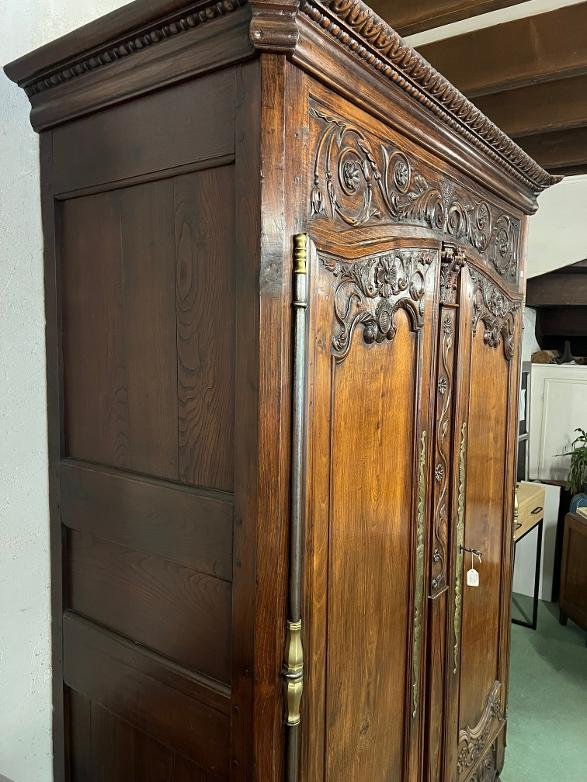 Chestnut Carved Cabinet In The Rostrenen Region-photo-4