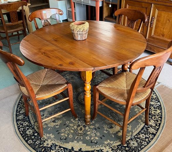 table ronde à volets en merisier