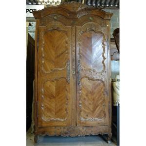 Armoire rennaise de mariage en merisier sculpté signée Pierre Boutin