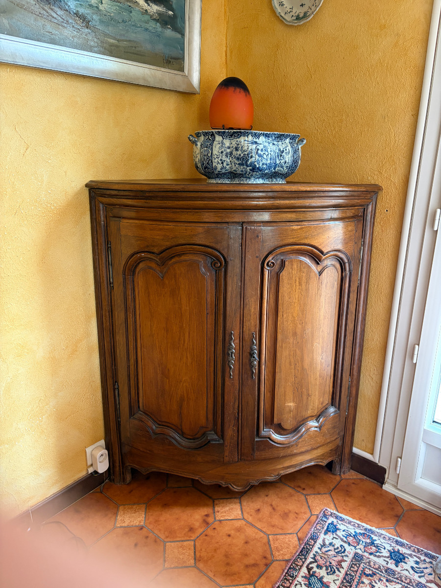 18th Century Walnut Corner-photo-2