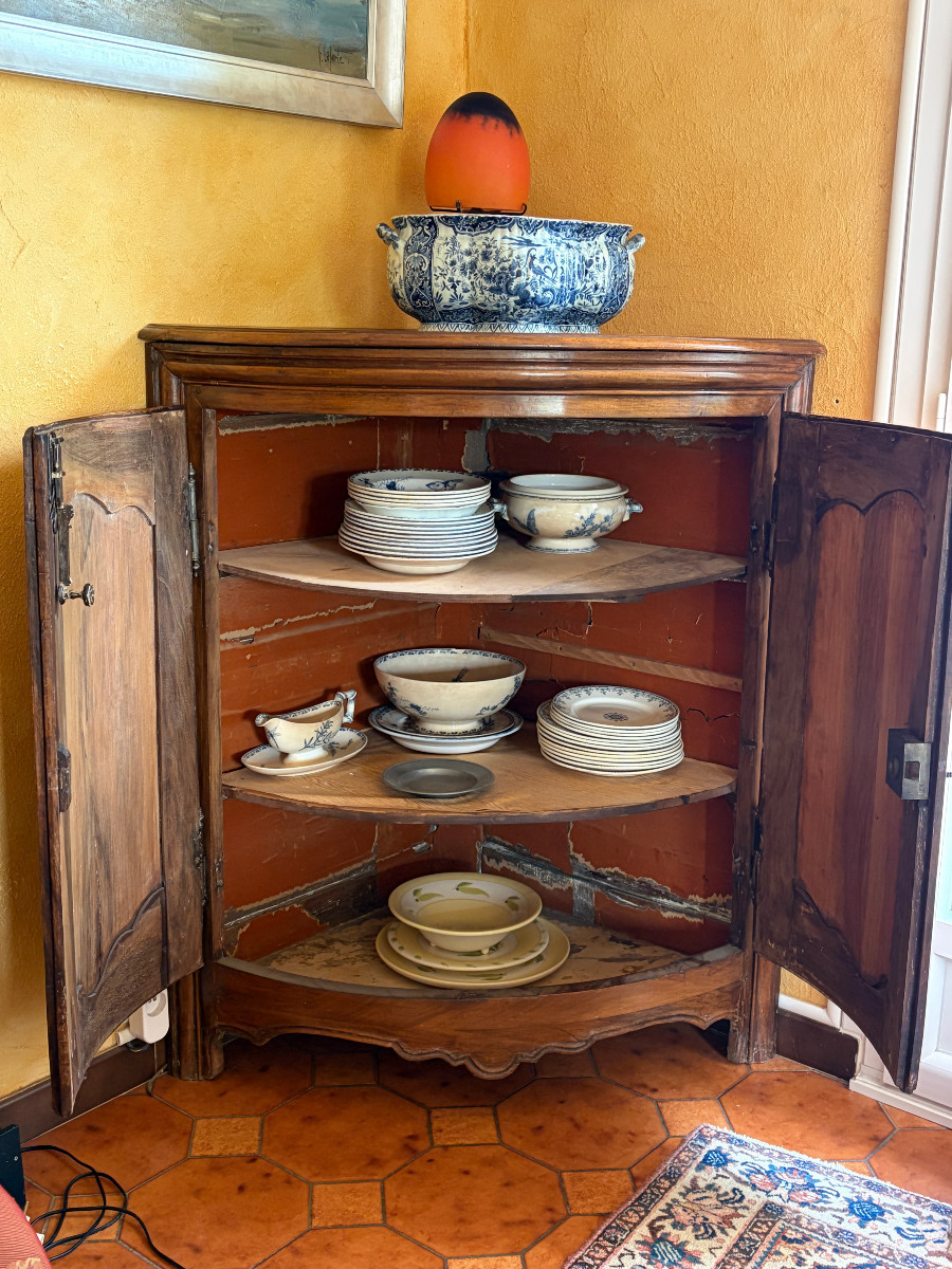 18th Century Walnut Corner-photo-3