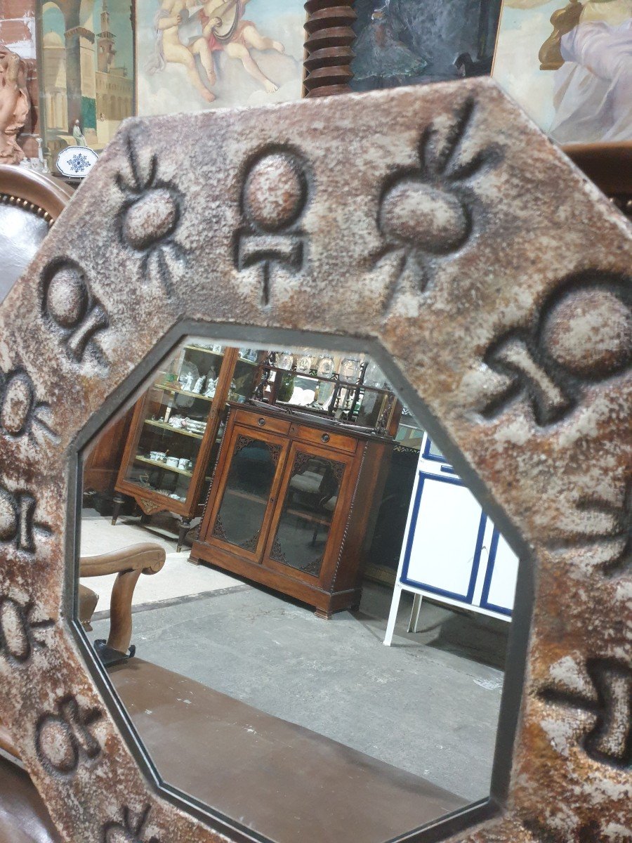 Miroir Octogonal En Pierre De Lave à Motifs Tribaux Attribué à François Chaty -photo-2
