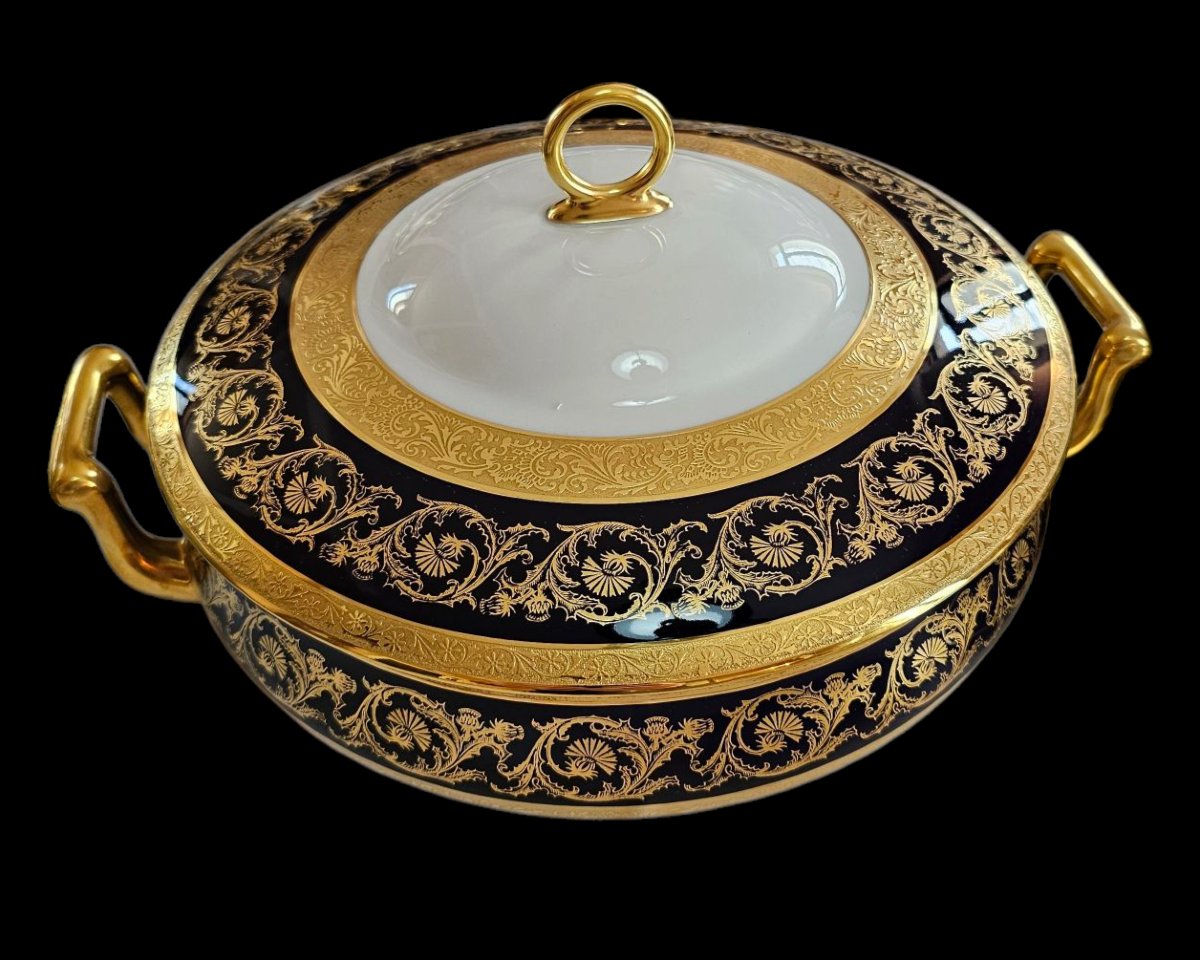 Important service en porcelaine de Limoges,  bleu de four et double dorure polie à l'agate -photo-4