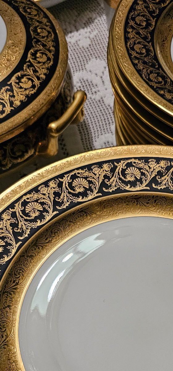 Important service en porcelaine de Limoges,  bleu de four et double dorure polie à l'agate -photo-8