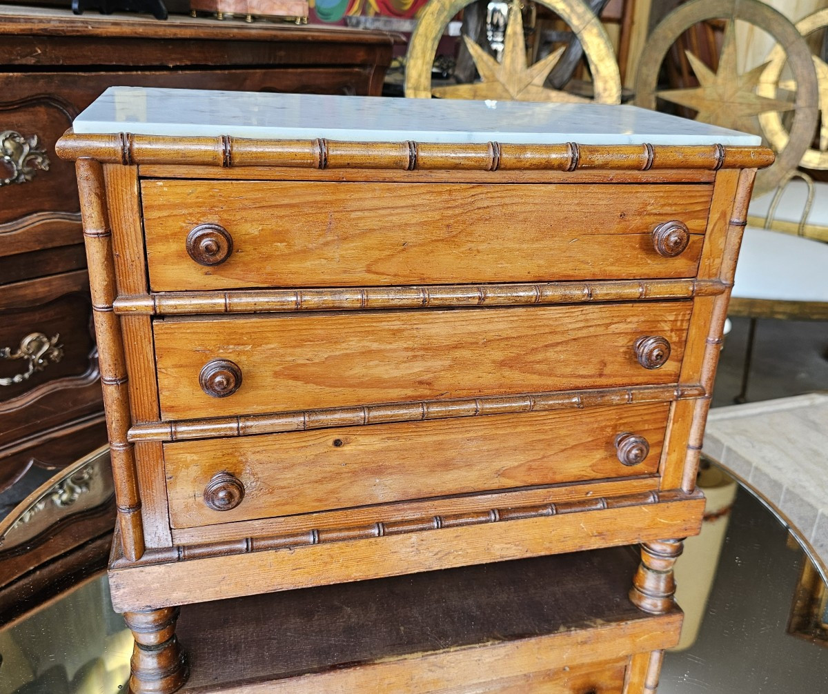 Commode de poupée en bois imitation bambou 