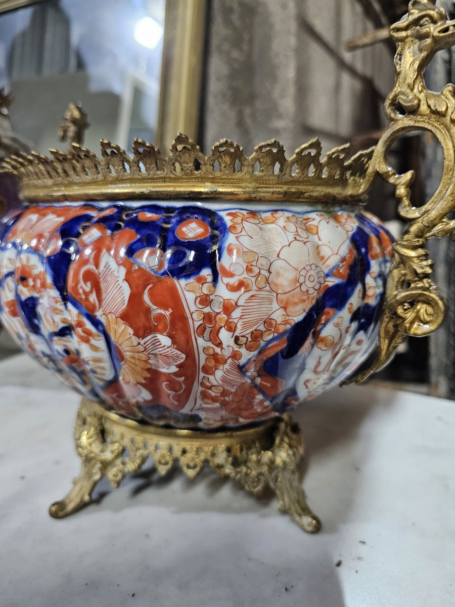Jardinière godronnée en porcelaine Imari,  monture en bronze -photo-2