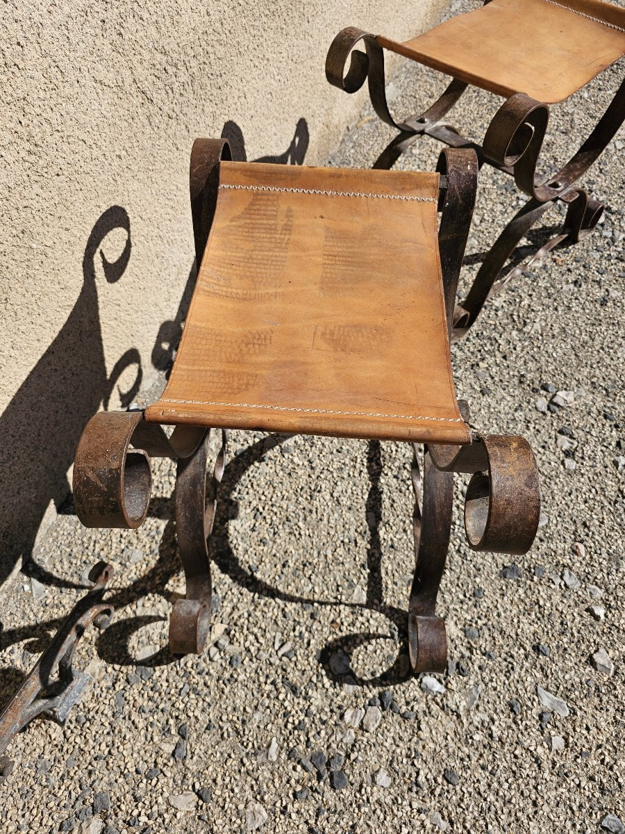 Paire de tabourets de forme curule,  assises en cuir-photo-4