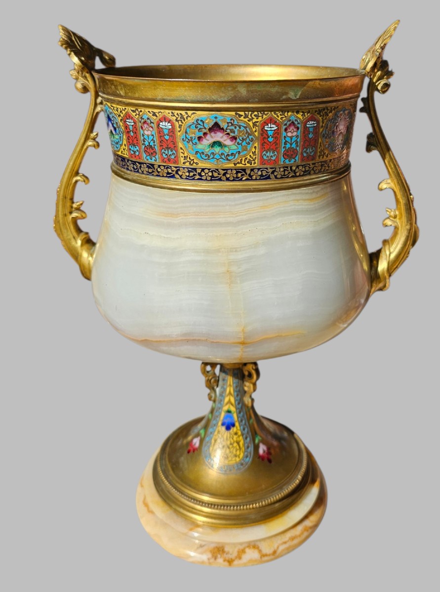 Coupe en onyx , bronze doré et émaux cloisonnés polychromes