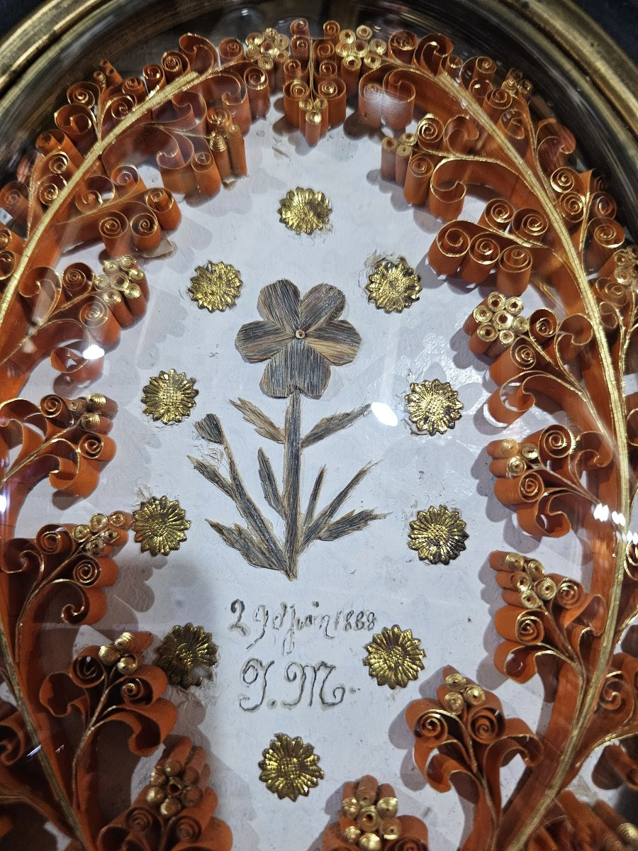 Cadre reliquaire à paperolles et travail en cheveux XIXème-photo-2