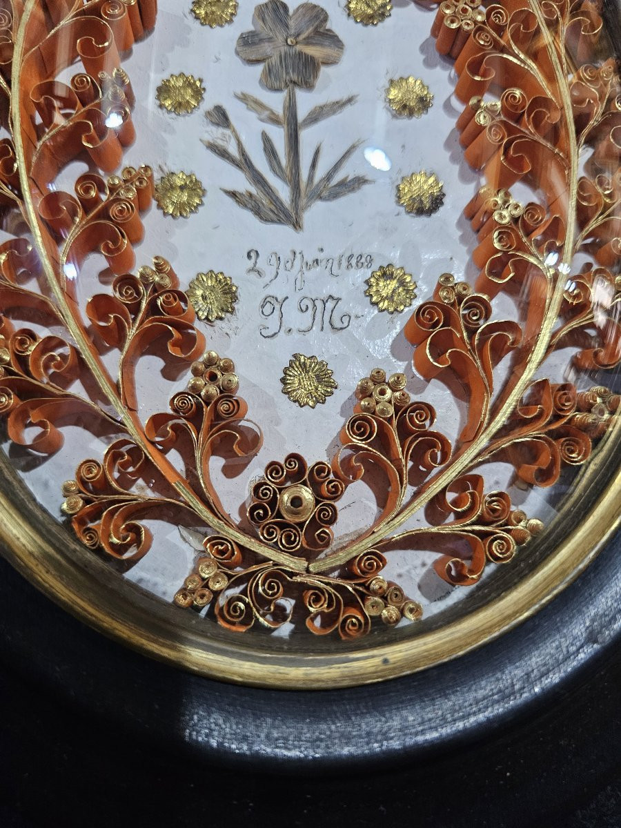 Cadre reliquaire à paperolles et travail en cheveux XIXème-photo-1