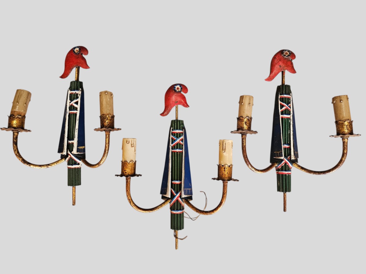 Ensemble de trois appliques Révolutionnaire en tôle peinte années 50/60