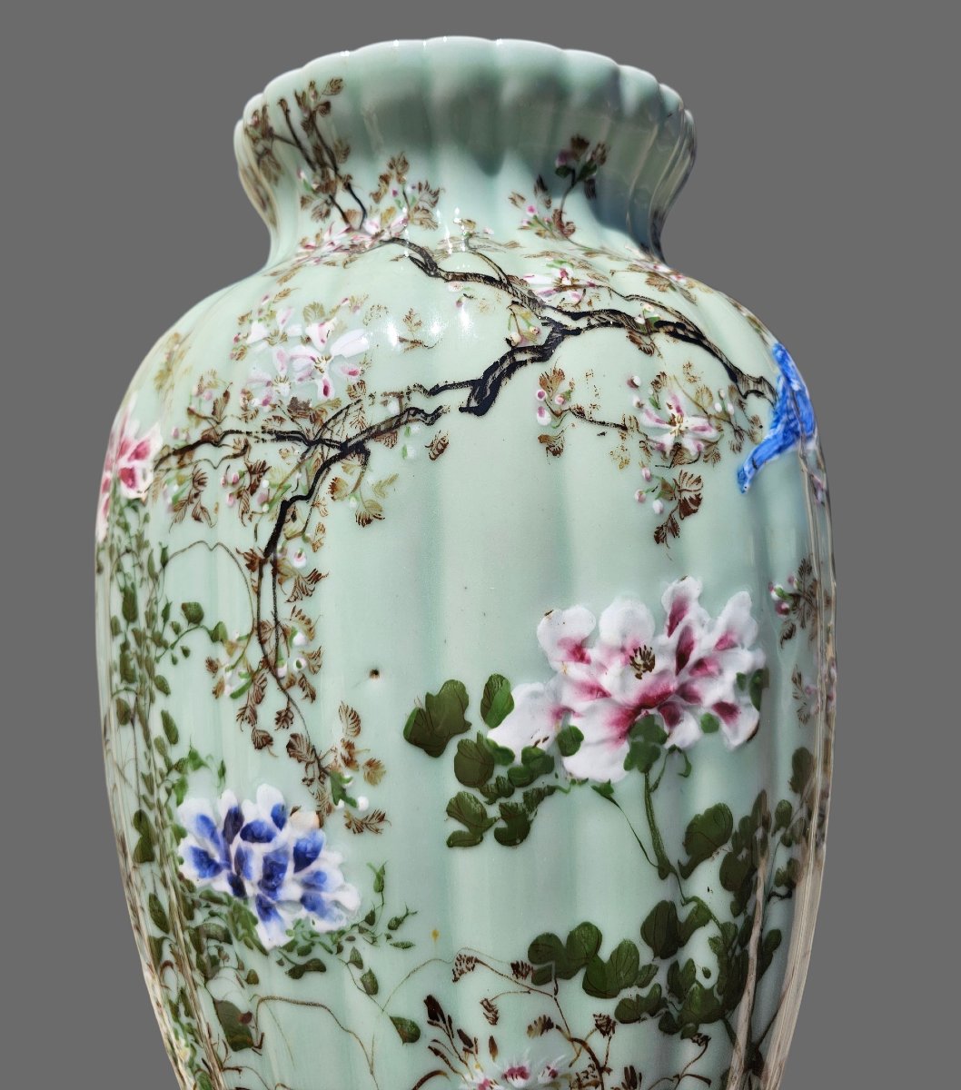 Vase en porcelaine godronné , japon époque MEÏJI ,décor floral et d'oiseaux sur un fond céladon-photo-3