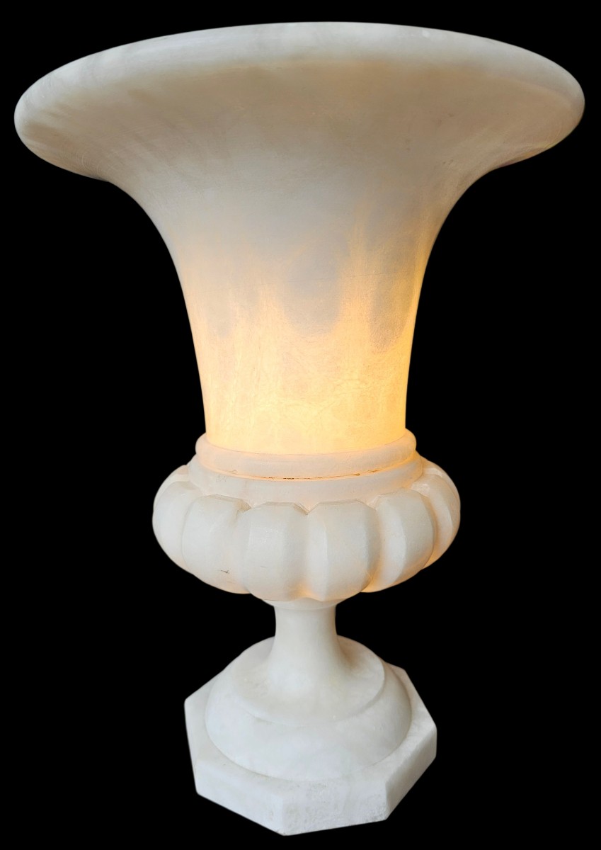 Lampe en albâtre de forme médicis 