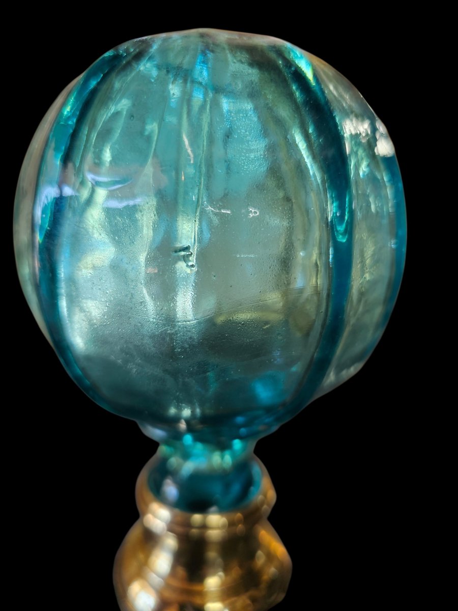 Boule d'escalier en verre bleu avec sa platine de fixation -photo-1