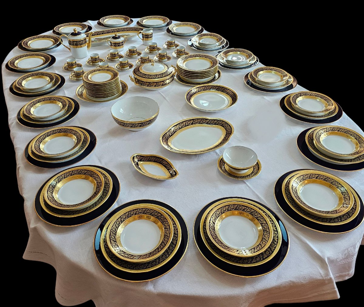 Limoges Porcelain Dinner Service, Kiln-blue With Double Gilding Polished With Agate-photo-3