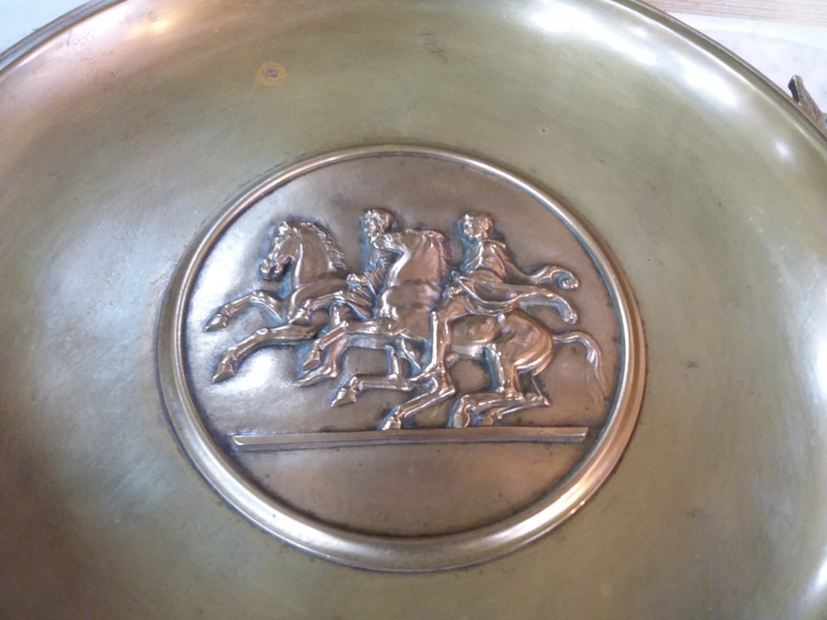 Large Bronze Cup With Handles, Medallion In Horsemen. Inscription F Barbedienne-photo-2