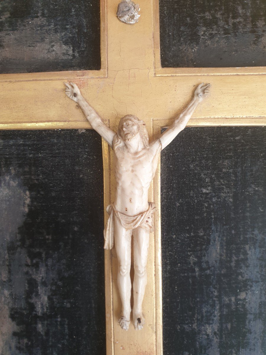 Crucifix In A Frame With Parecloses In Golden Hois-photo-3
