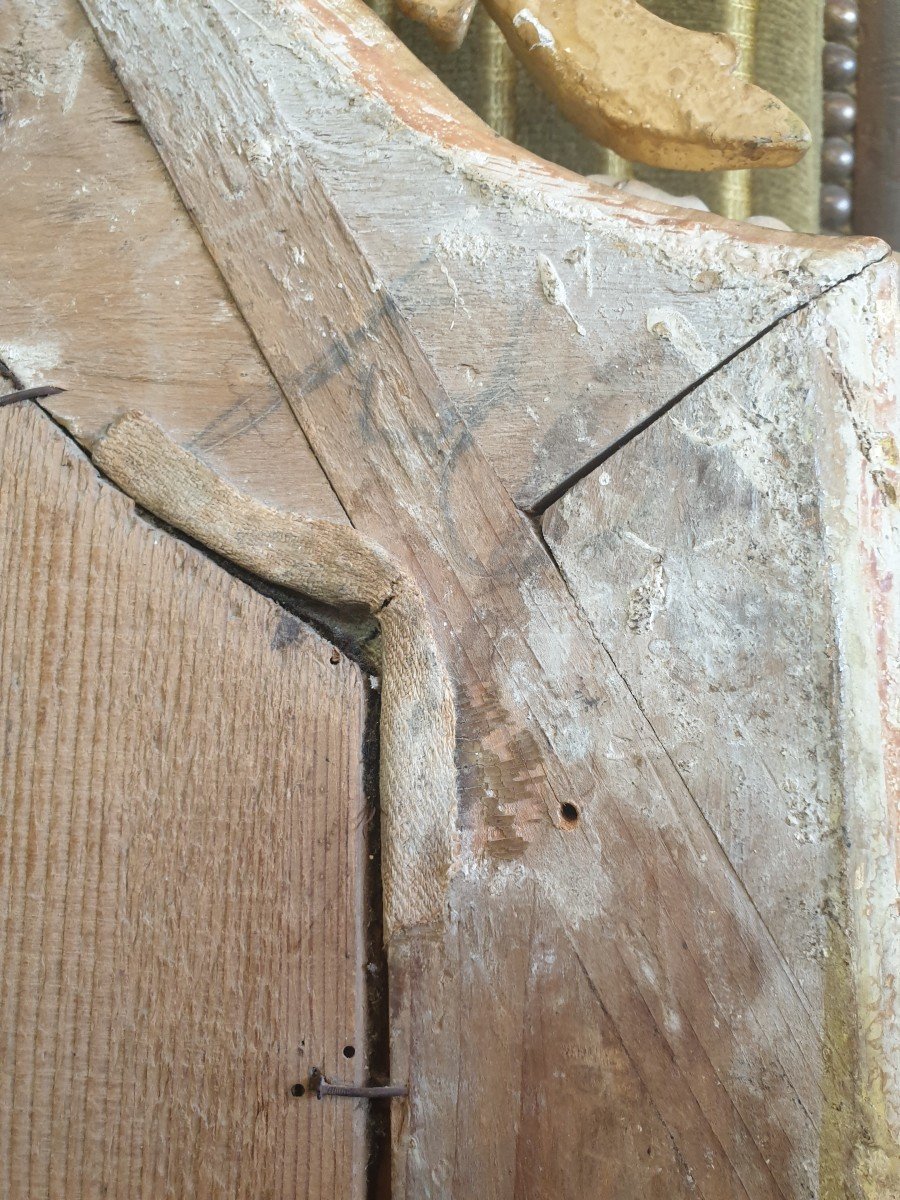 Crucifix In A Frame With Parecloses In Golden Hois-photo-1