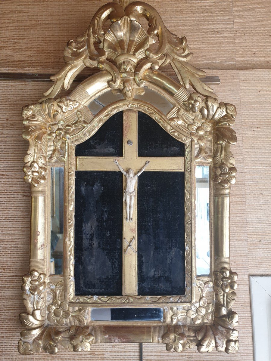Crucifix In A Frame With Parecloses In Golden Hois