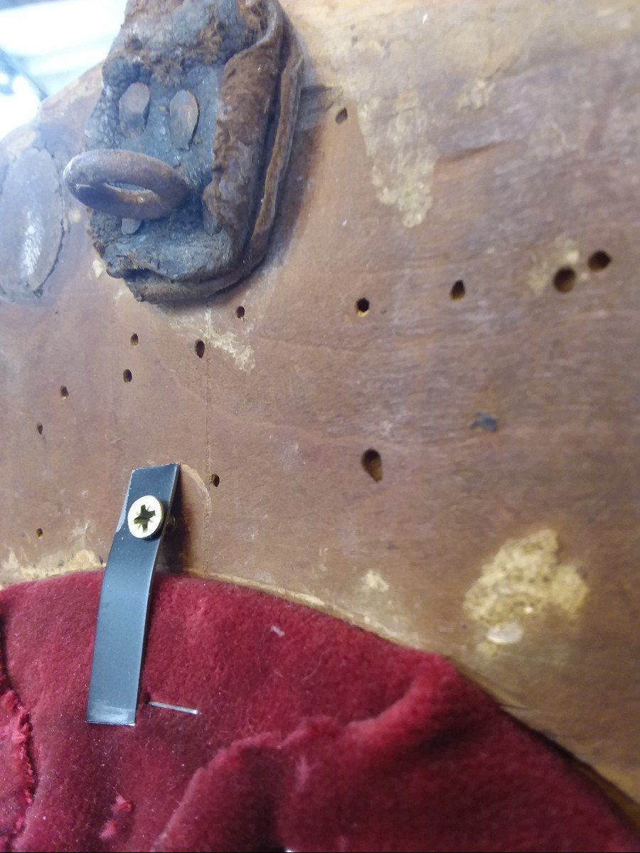 Crucifix En Ivoire Sculpté Dans Un Cadre à Parecloses En Bois Doré Au Décor De Pélican -photo-6