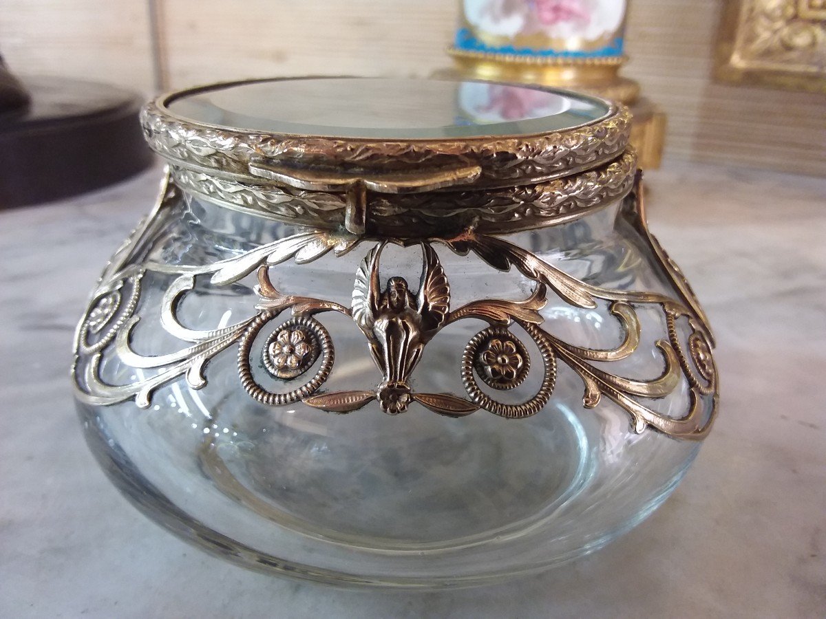 Belle Boite En Verre Soufflé,  Monture En Métal Doré,  Jeune Femme Au Chapeau En Miniature -photo-3