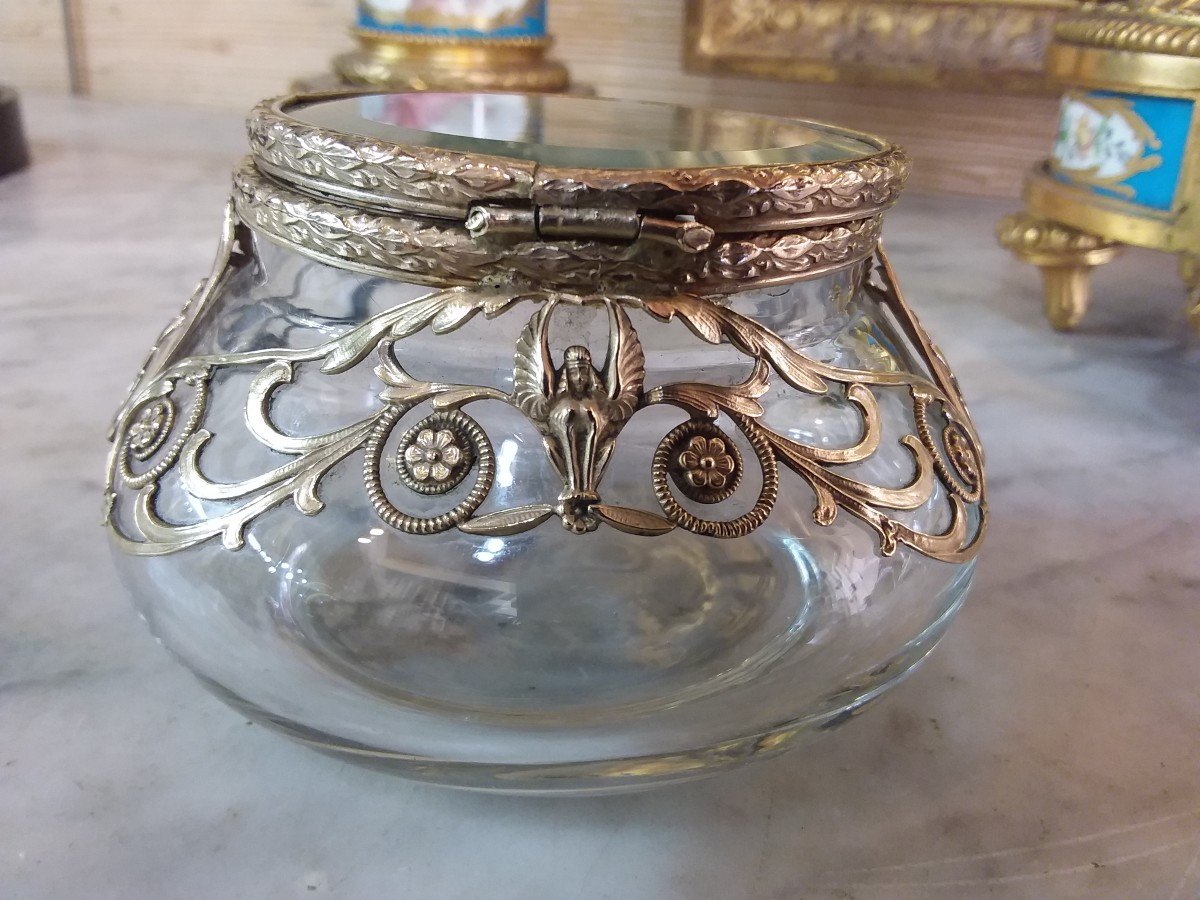 Belle Boite En Verre Soufflé,  Monture En Métal Doré,  Jeune Femme Au Chapeau En Miniature -photo-4