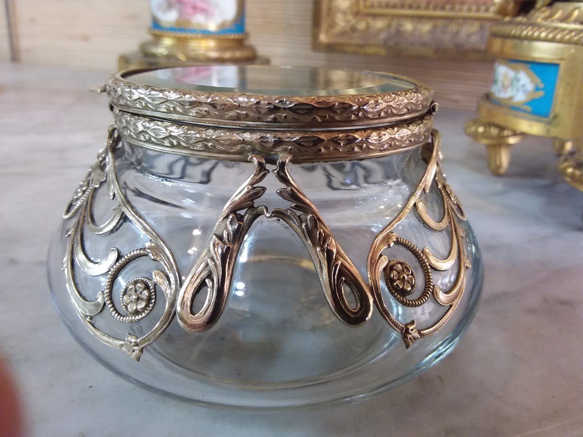 Belle Boite En Verre Soufflé,  Monture En Métal Doré,  Jeune Femme Au Chapeau En Miniature -photo-5