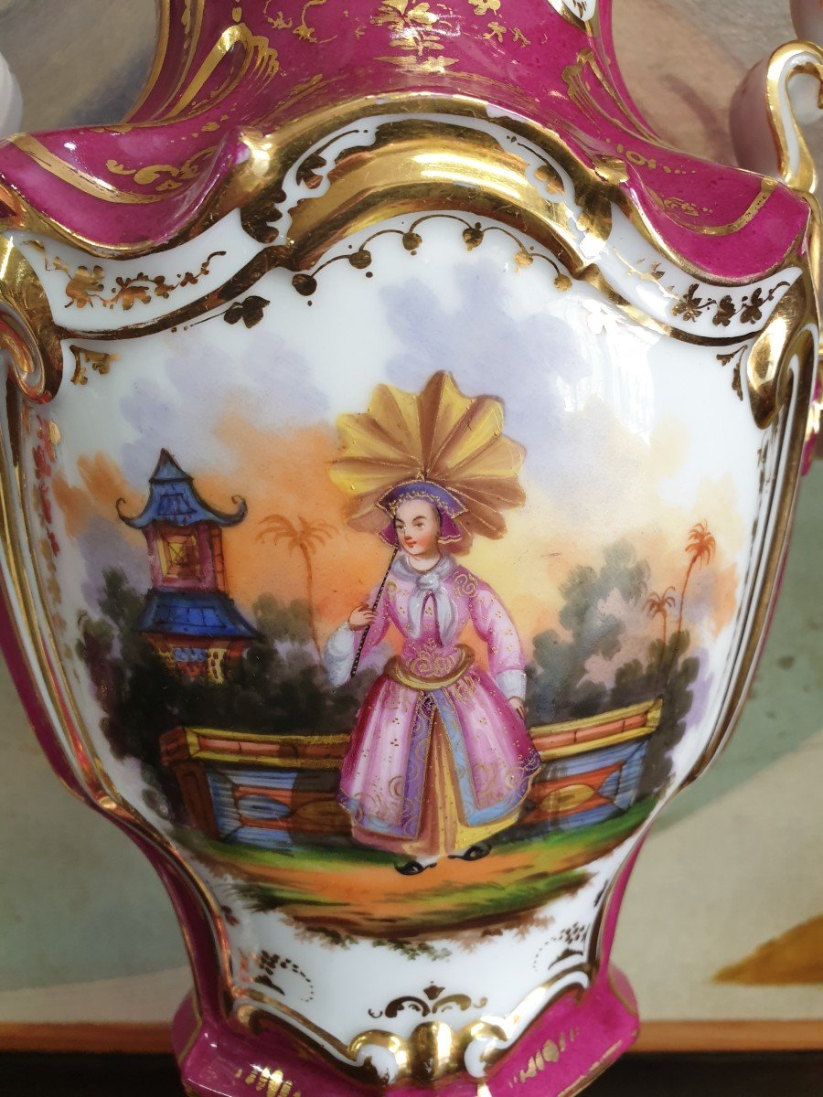 Paire De Vases En Porcelaine à Décors Aux Chinois-photo-4