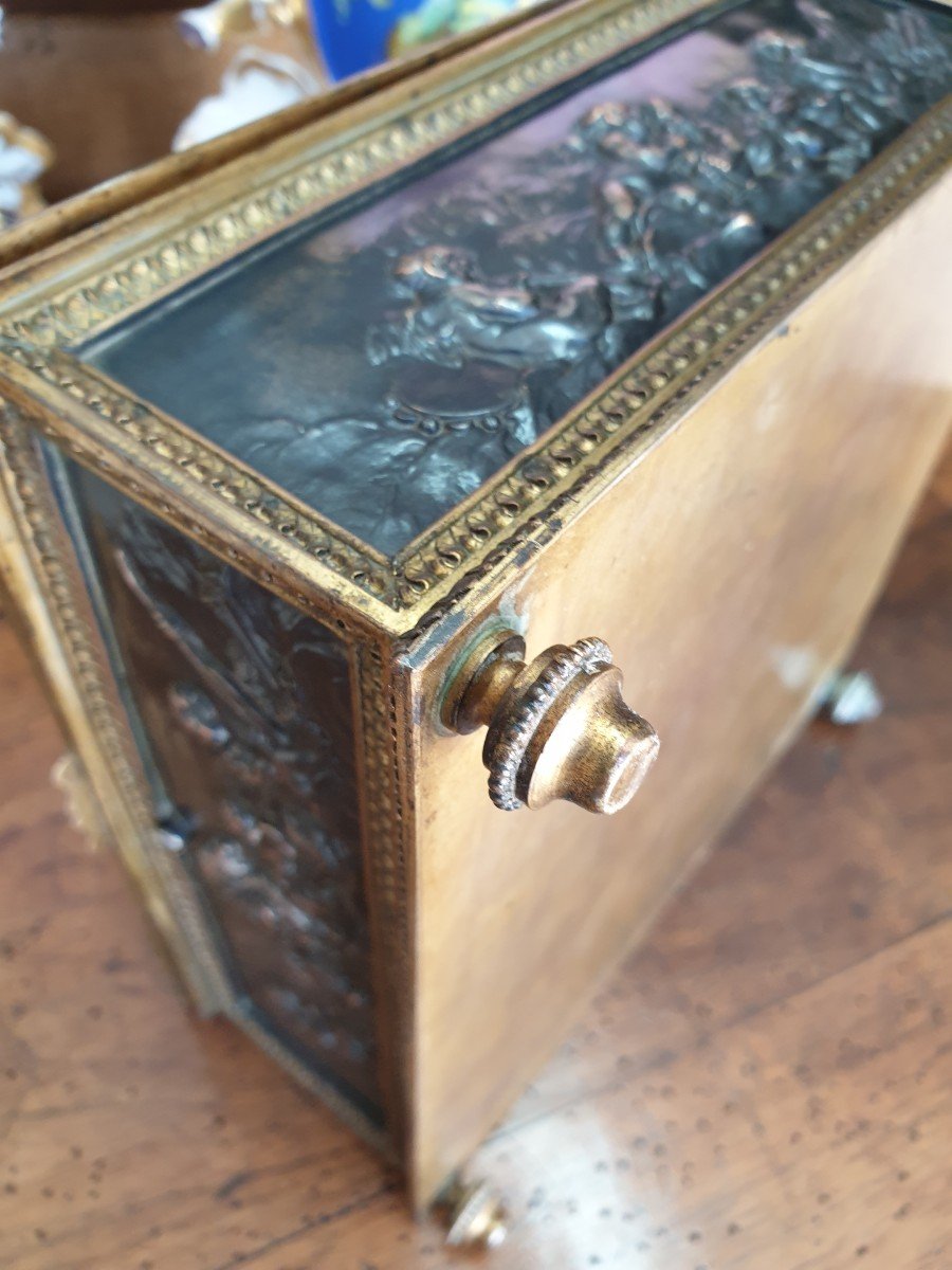 Jewelry Box In Brass And Embossed Copper Decors-photo-5