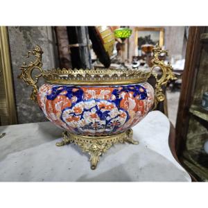 Jardinière goudronnée en porcelaine Imari,  monture en bronze 