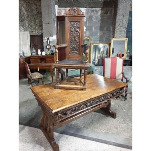 Bureau Et Son Fauteuil Caqutoire De Style Néo-gothique En Chêne 