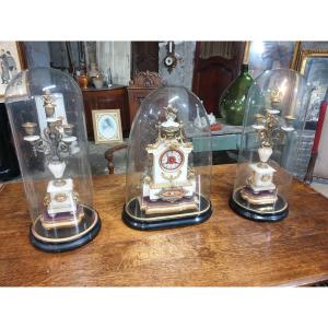 Garniture De Cheminée En Albâtre Et Régule Doré Sous Globes